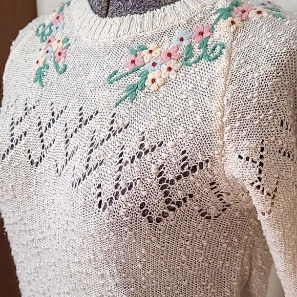 Vintage 80s Nubby Knit Short Sleeved Sweater Floral Embroidery Size Small - Picture 5 of 9